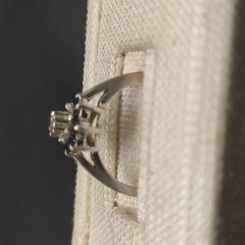 14k White Gold, Blue and White Floral Ring - Picture 3 of 6